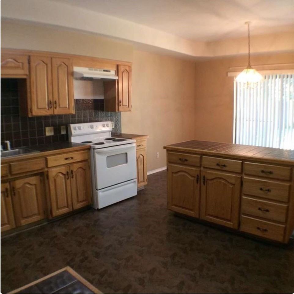 316 Lochridge Dr - Photo 2 of 7