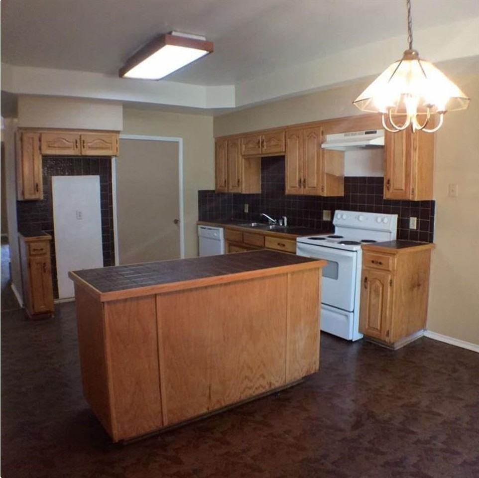 316 Lochridge Dr - Photo 3 of 7