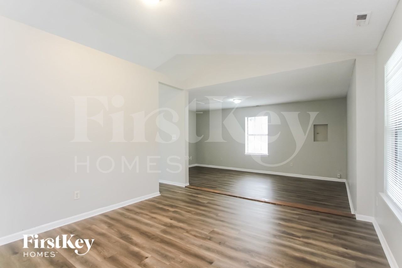 5613 Simmul Ln - Photo 3 of 19