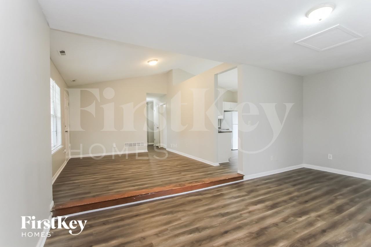 5613 Simmul Ln - Photo 5 of 19