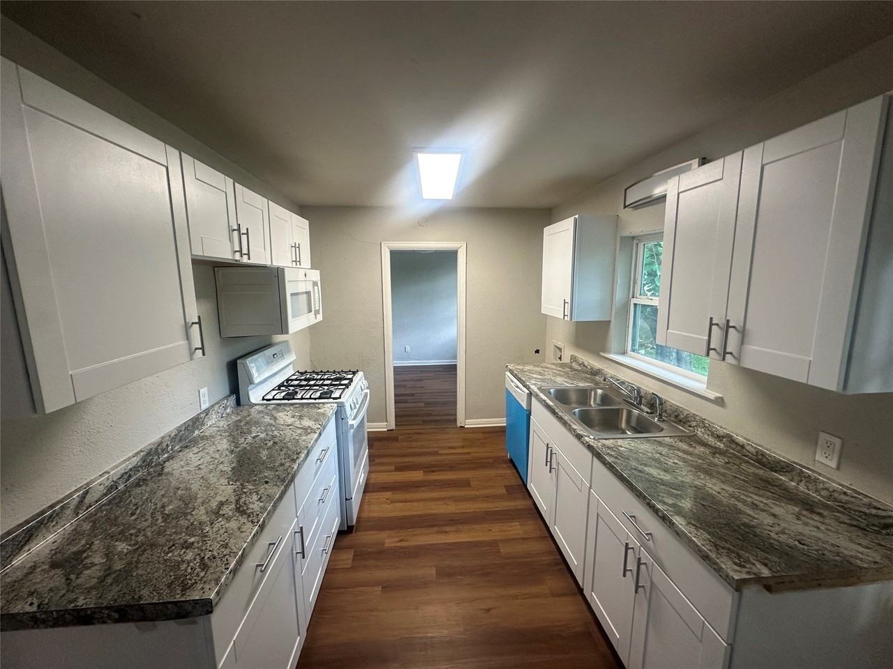 2908 Binyon Ave - Photo 4 of 8