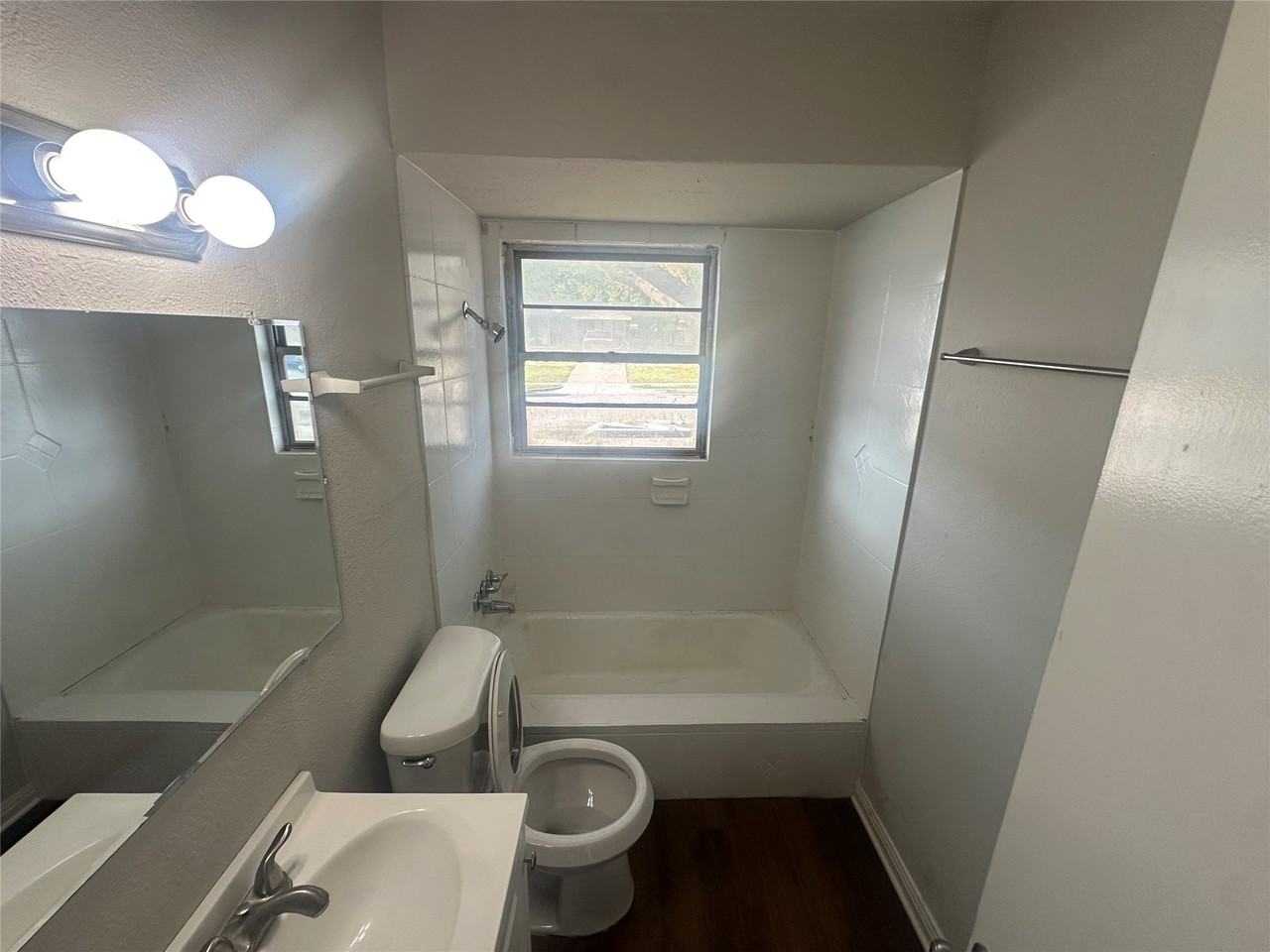 2908 Binyon Ave - Photo 7 of 8