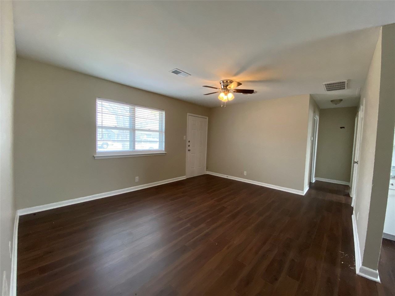712 Juno Ln - Photo 2 of 9