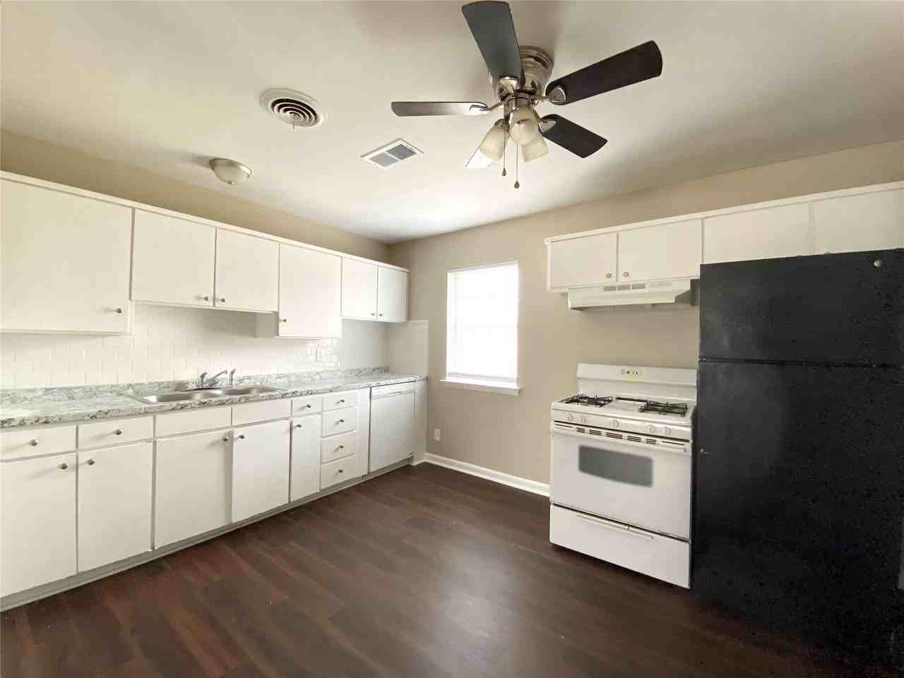 712 Juno Ln - Photo 3 of 9