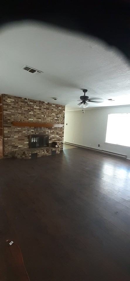 1202 Honeysuckle Dr - Photo 3 of 11