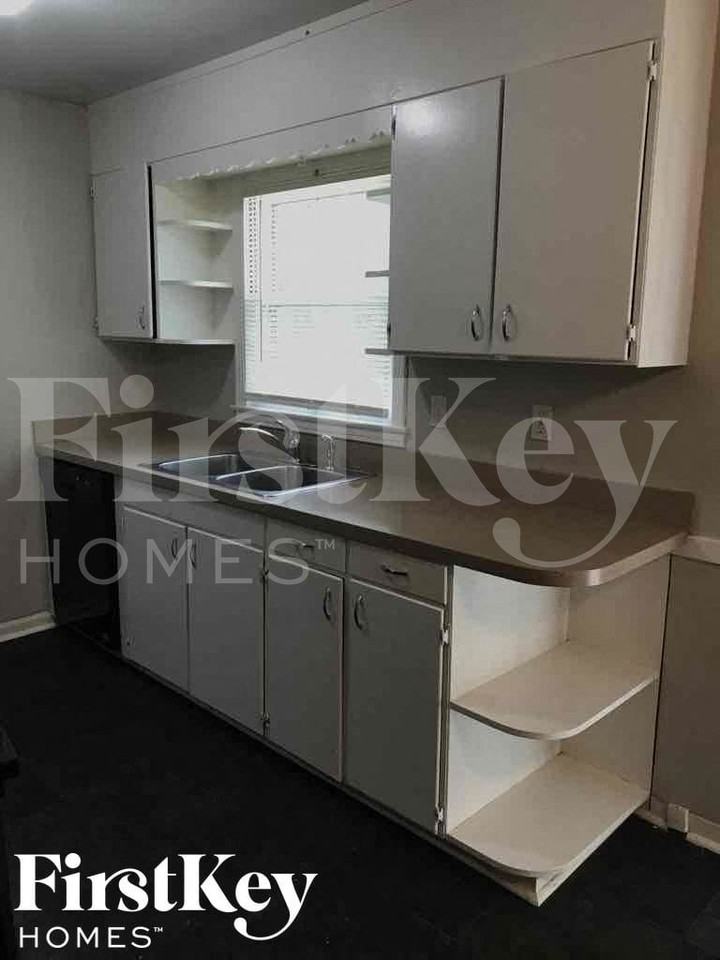 5436 Woodson Rd - Photo 5 of 16