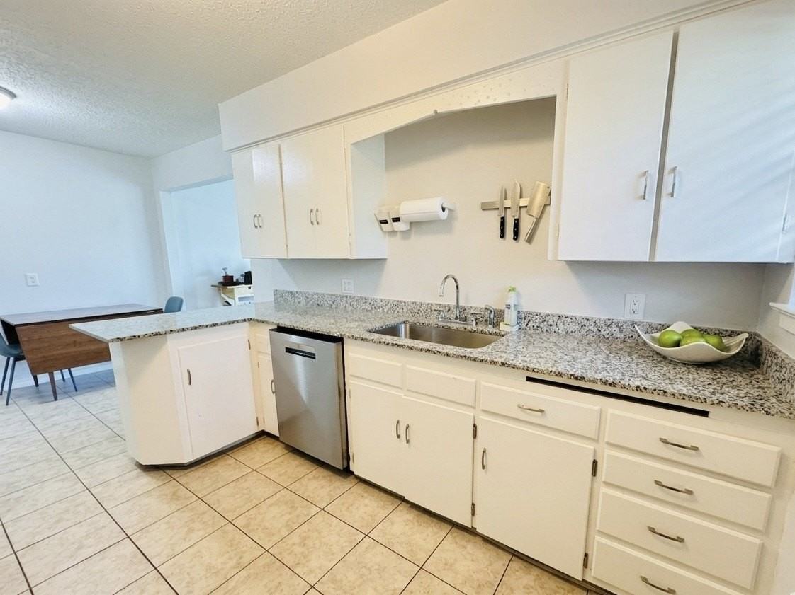 2732 W Jefferson Blvd - Photo 4 of 9