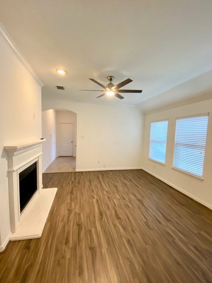 1801 Brownwood Blvd - Photo 2 of 20