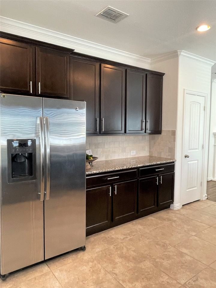 1801 Brownwood Blvd - Photo 4 of 20
