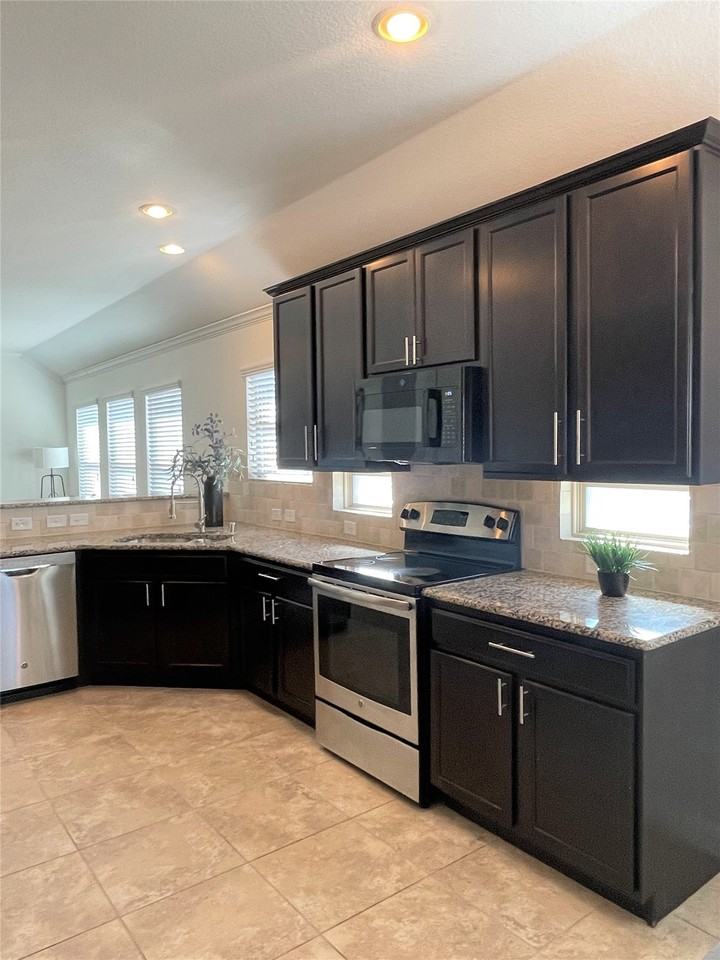 1801 Brownwood Blvd - Photo 5 of 20