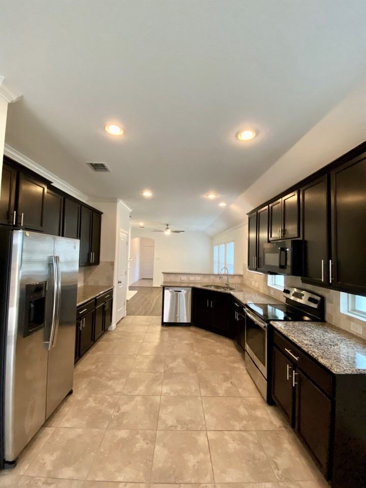1801 Brownwood Blvd - Photo 6 of 20
