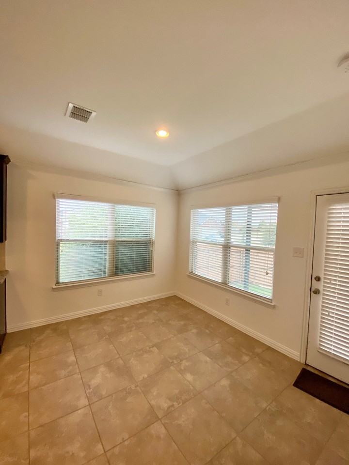 1801 Brownwood Blvd - Photo 7 of 20