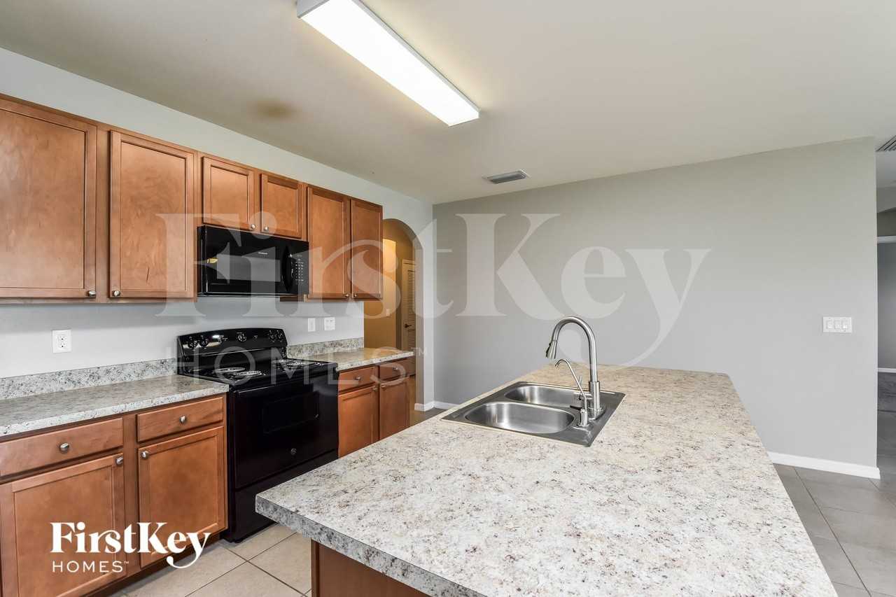 533 Nw 13th Ter - Photo 5 of 14