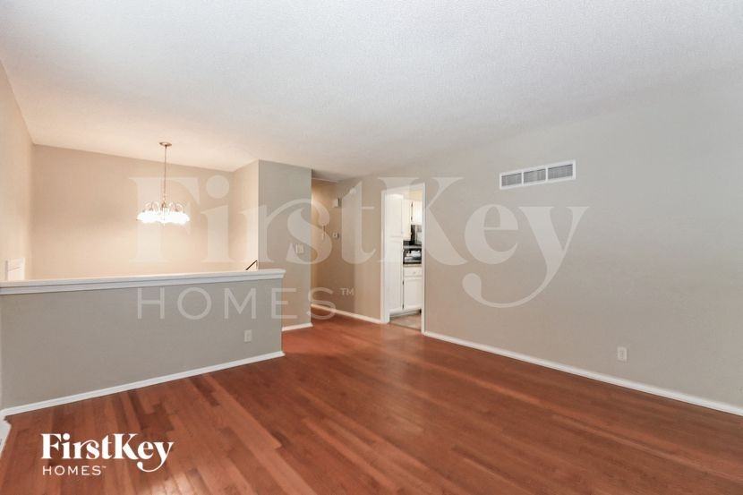 518 S Adams St - Photo 2 of 15