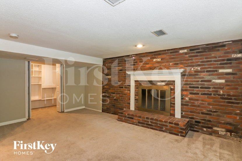 518 S Adams St - Photo 7 of 15