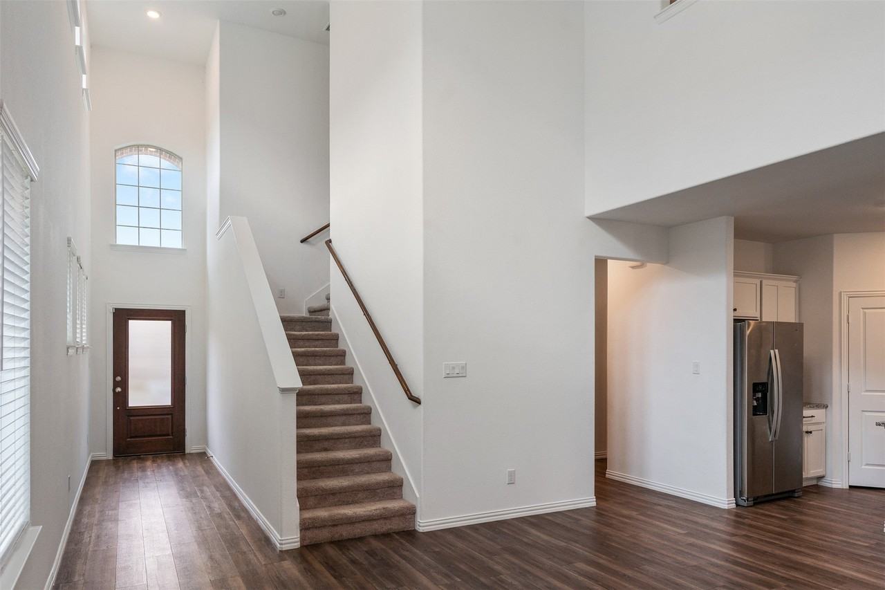 5341 Archway Dr - Photo 6 of 38