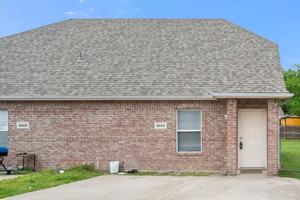 featured image of 404 Kings Way Dr