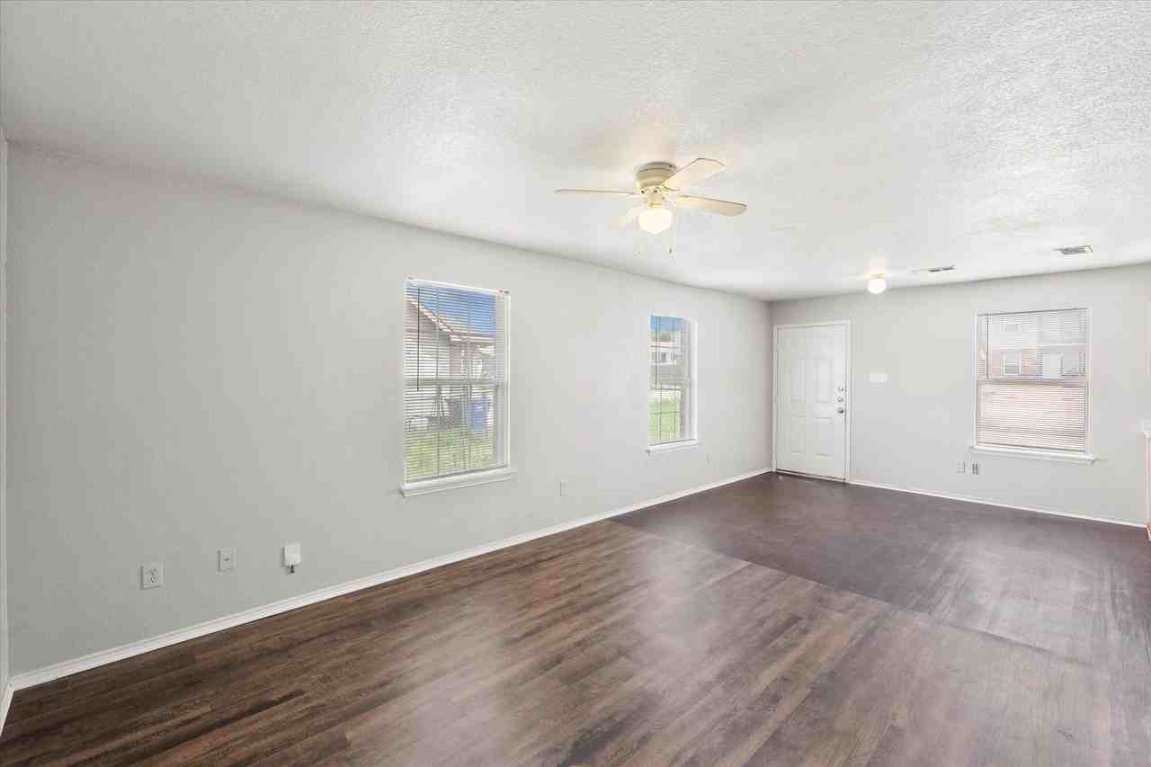 404 Kings Way Dr - Photo 6 of 18