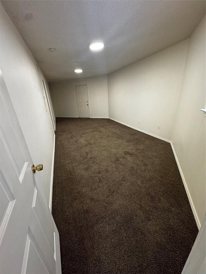 3536 W Buckingham Rd #421 - Photo 4 of 10
