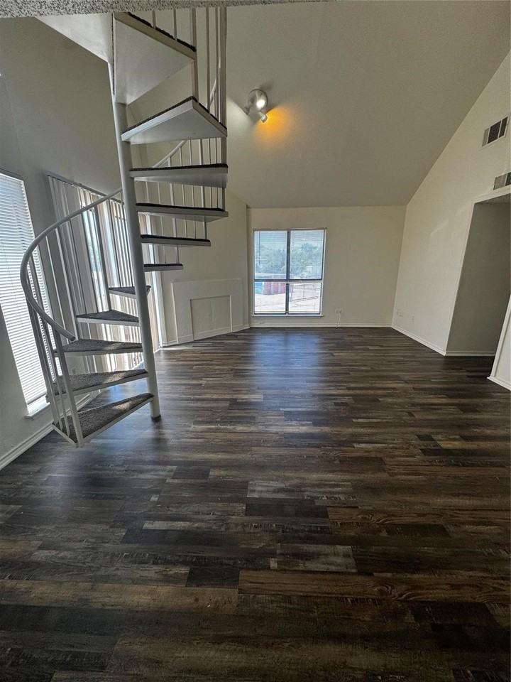 3536 W Buckingham Rd #421 - Photo 7 of 10