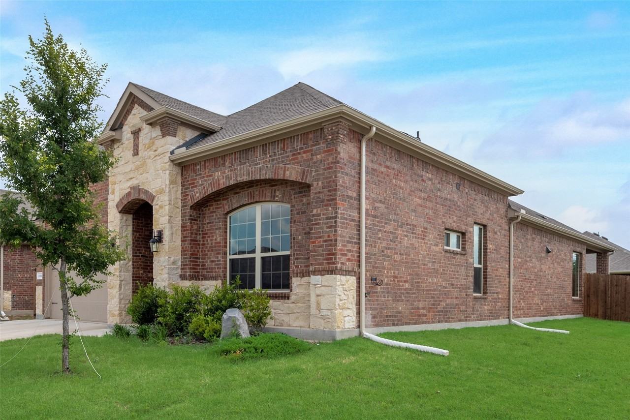 11104 Canyon Mine Dr - Photo 3 of 22