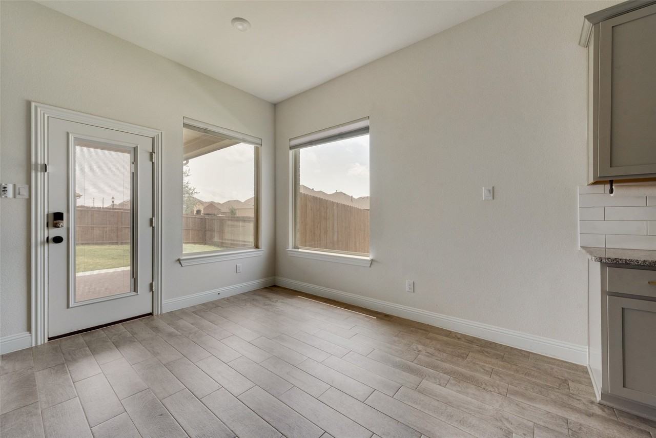 11104 Canyon Mine Dr - Photo 7 of 22