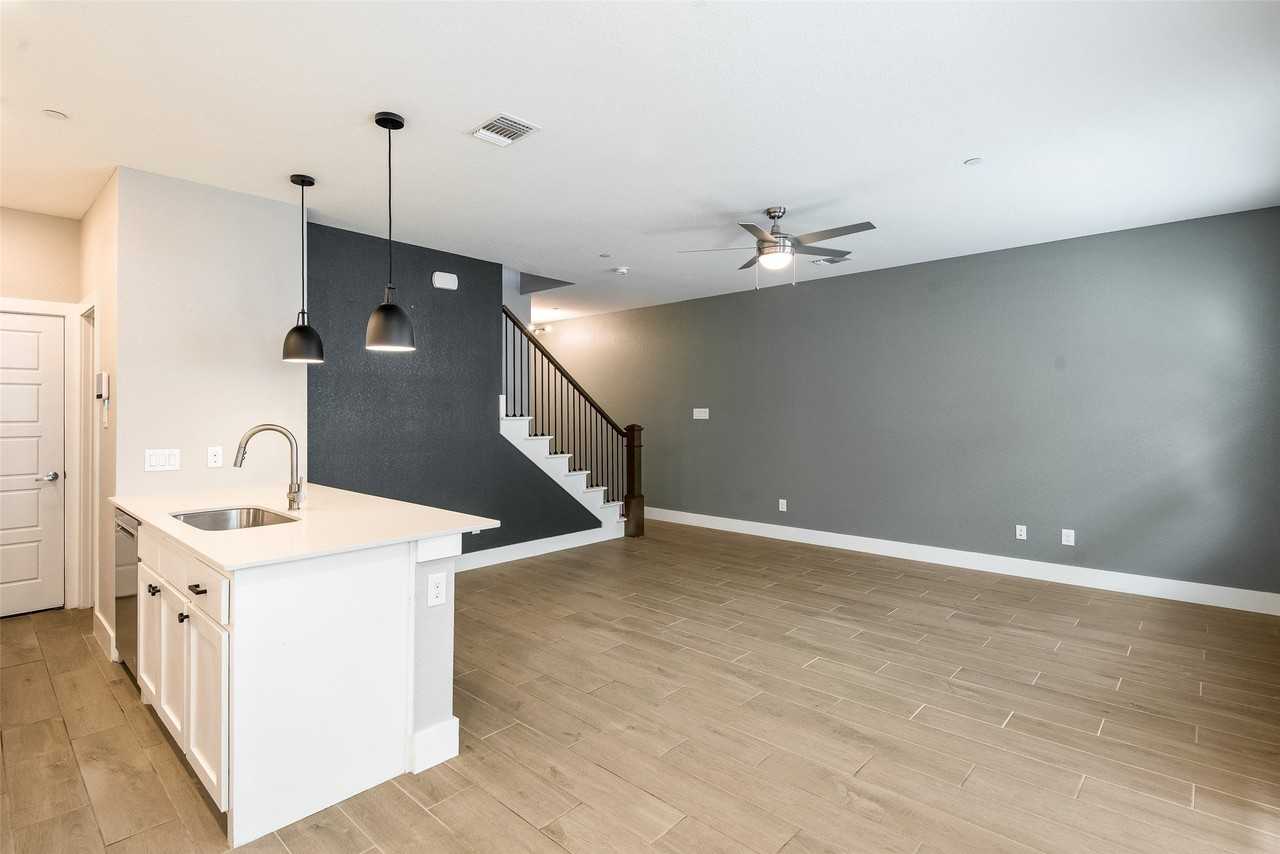 2133 Lovedale Ave #204 - Photo 3 of 24