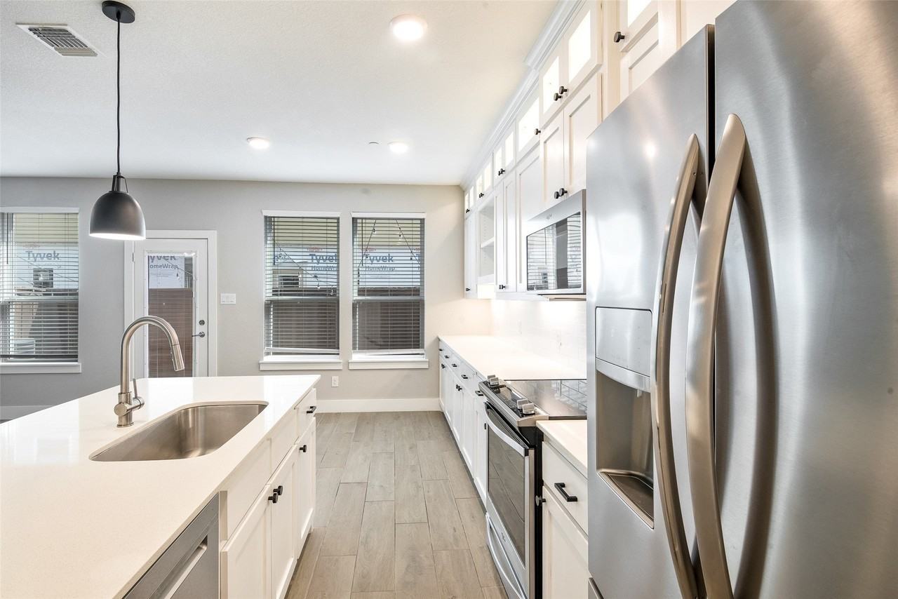 2133 Lovedale Ave #204 - Photo 5 of 24