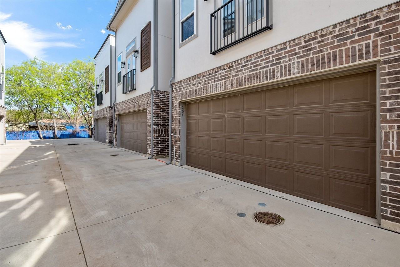 2133 Lovedale Ave #204 - Photo 7 of 24