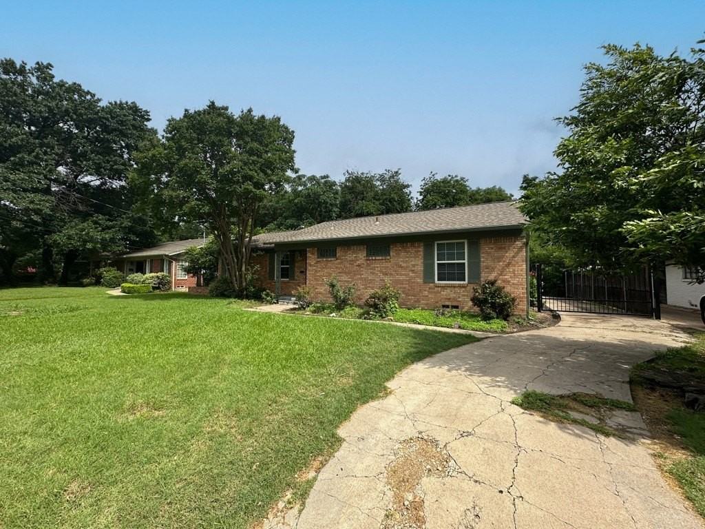6461 Danbury Ln - Photo 3 of 37