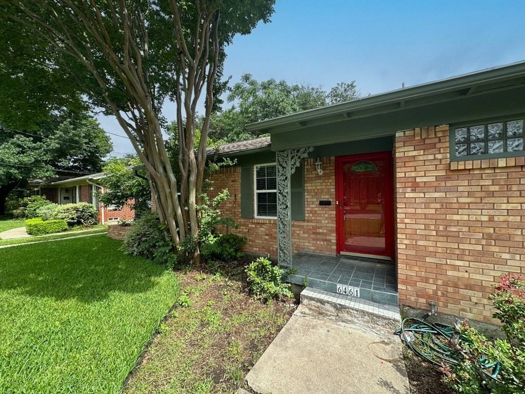 6461 Danbury Ln - Photo 4 of 37