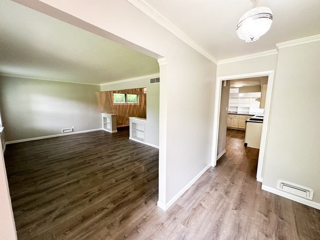 6461 Danbury Ln - Photo 5 of 37