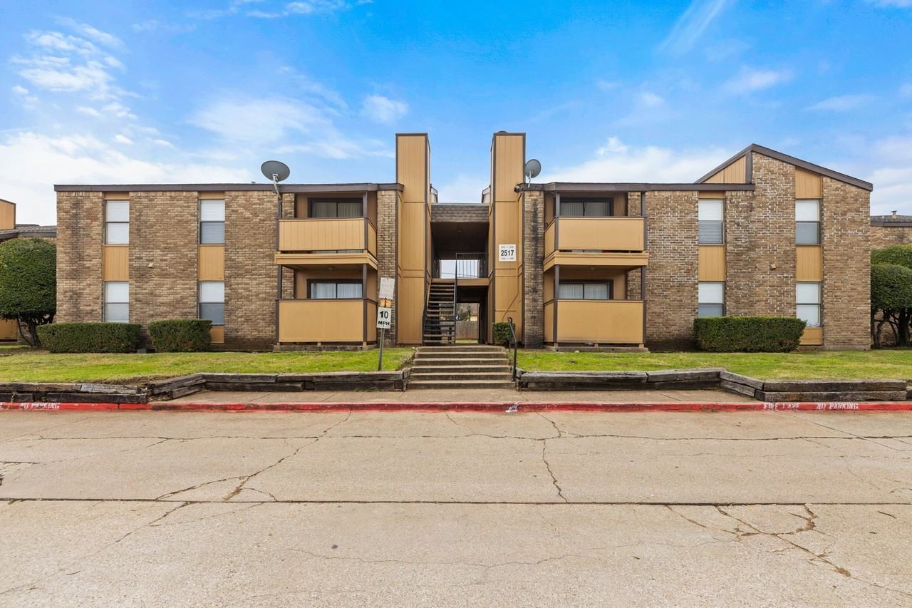 2515 Altamesa Blvd
