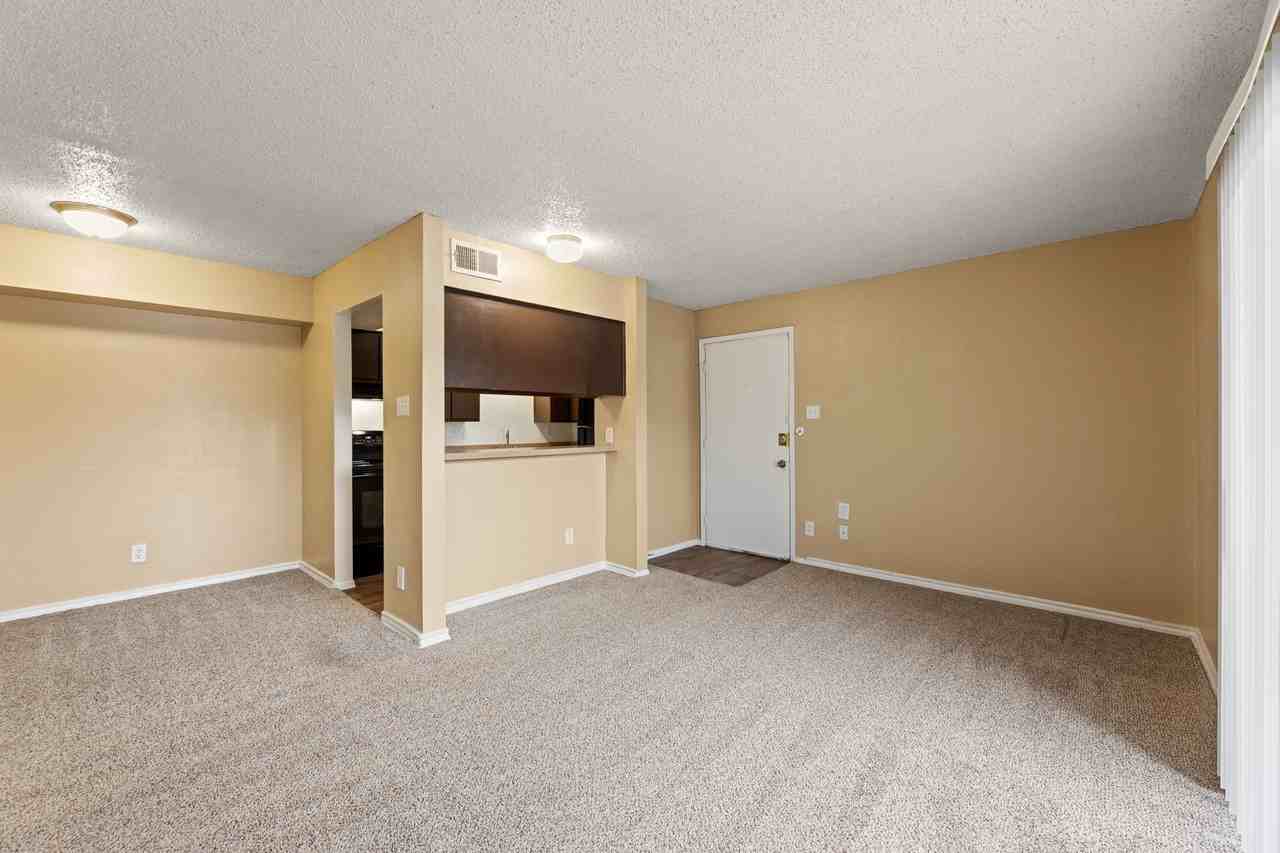 2515 Altamesa Blvd - Photo 4 of 20