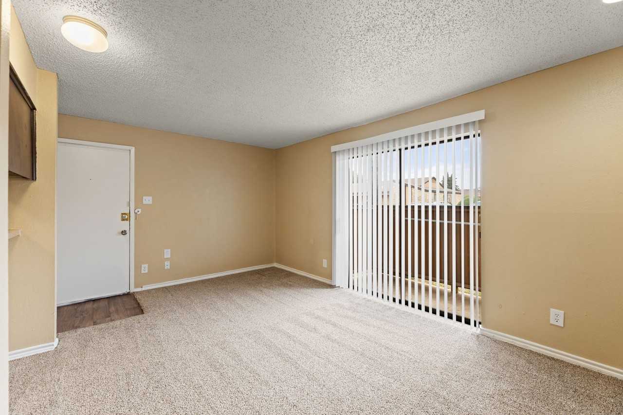 2515 Altamesa Blvd - Photo 5 of 20
