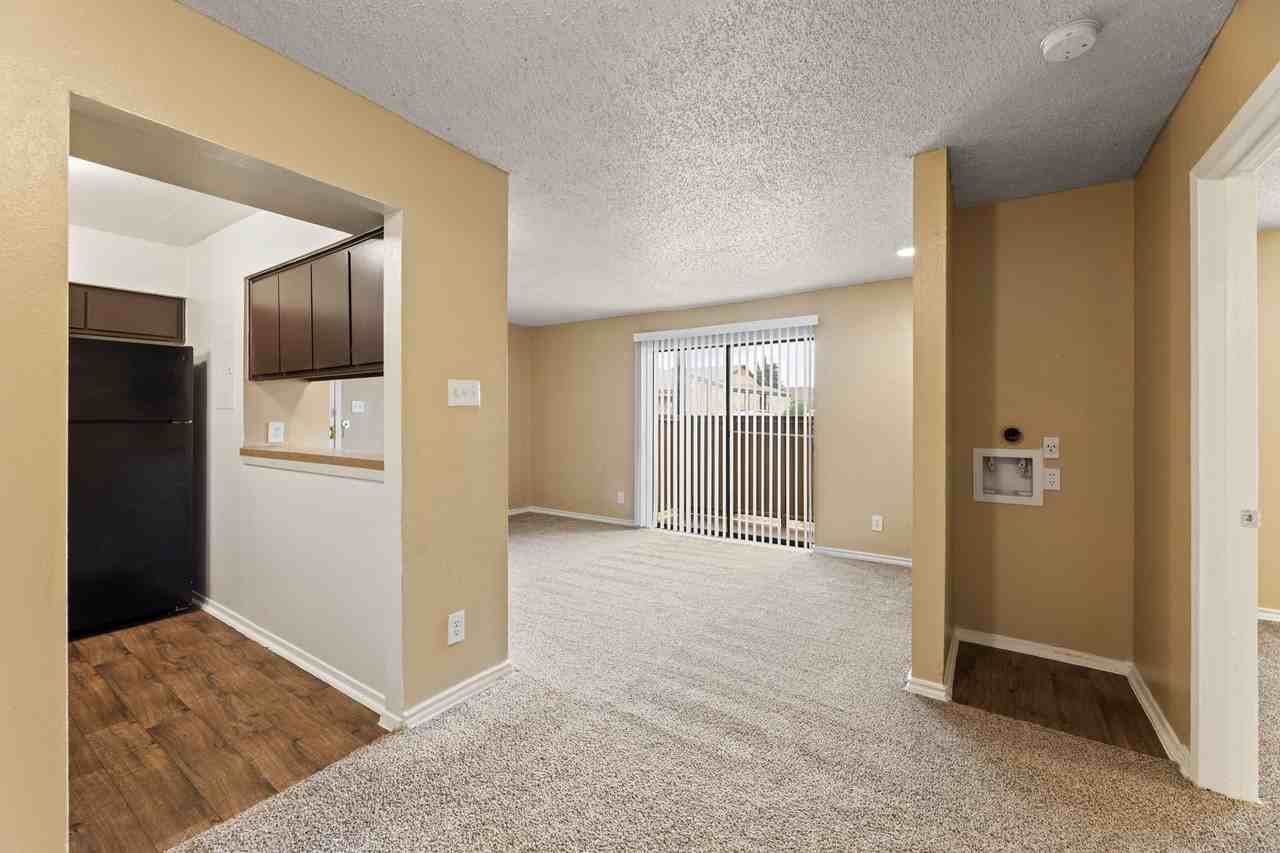 2515 Altamesa Blvd - Photo 6 of 20