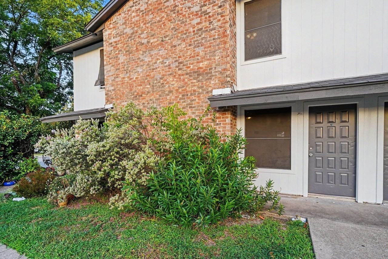 3301 Aurora St #B - Photo 2 of 25