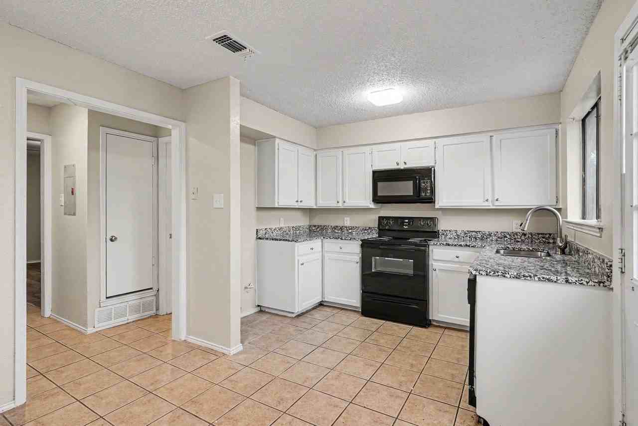 3301 Aurora St #B - Photo 7 of 25