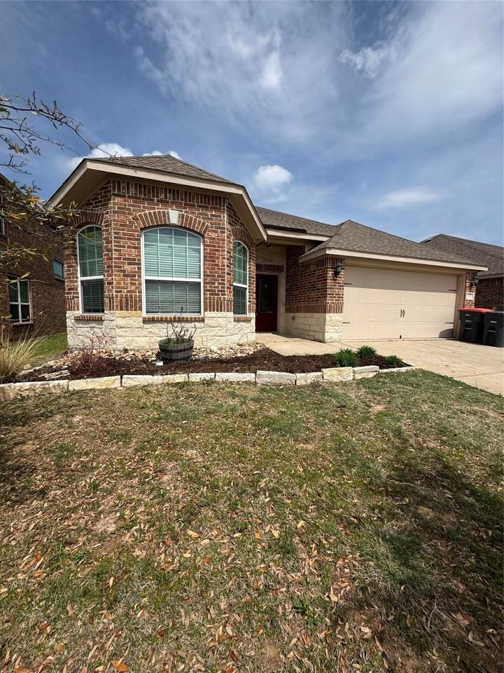 2132 Mulberry Dr - Photo 2 of 19