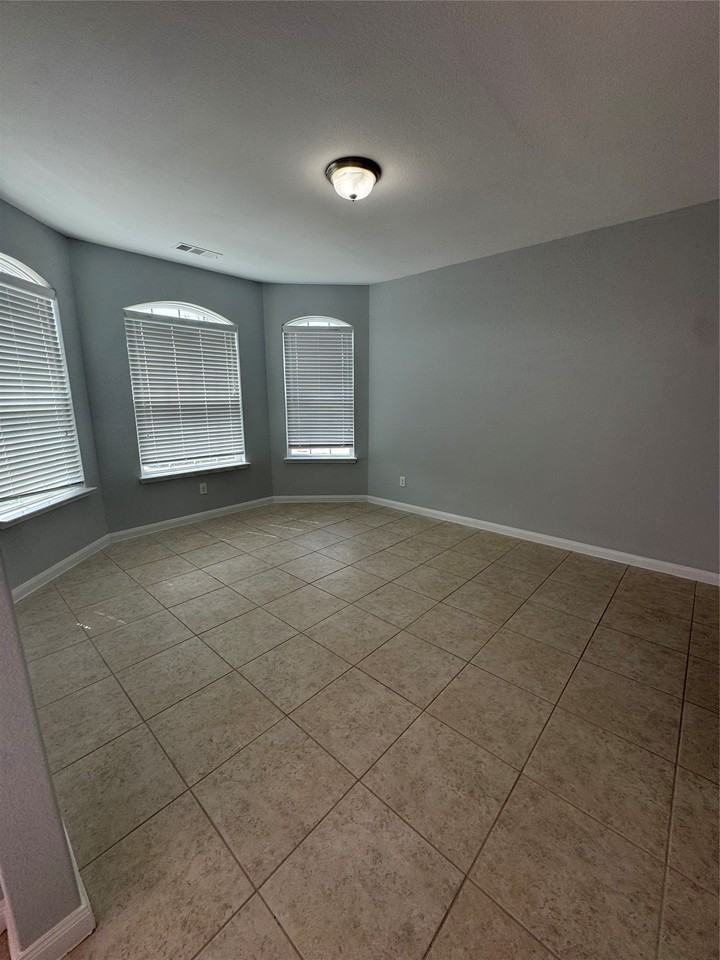 2132 Mulberry Dr - Photo 5 of 19