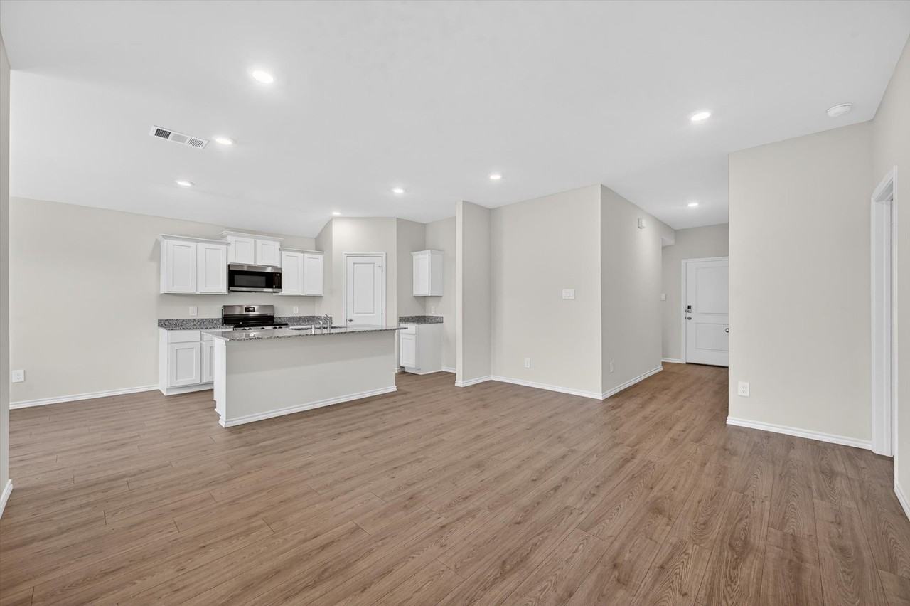 3918 Applewood Trl - Photo 3 of 25