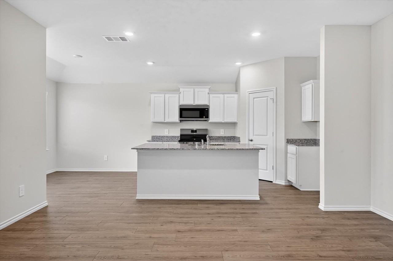 3918 Applewood Trl - Photo 5 of 25