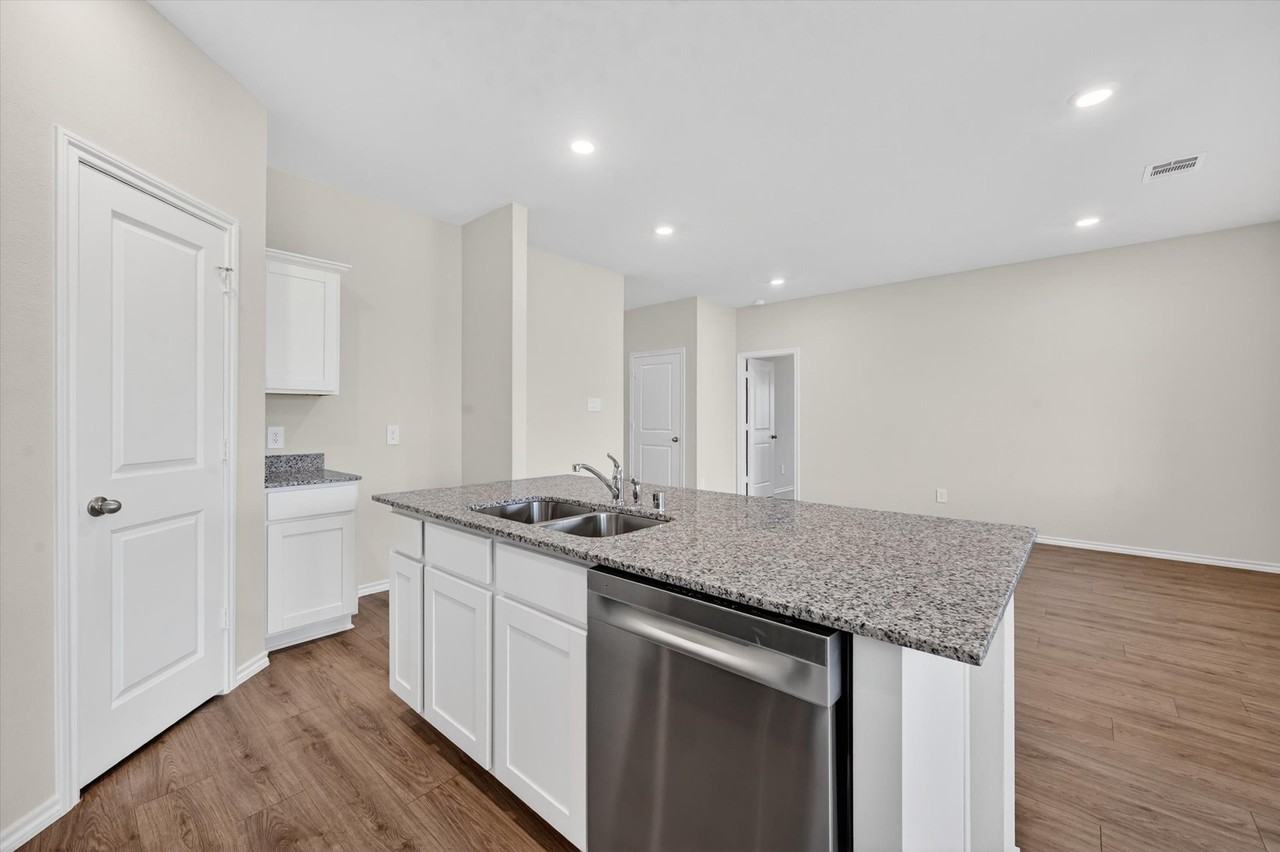 3918 Applewood Trl - Photo 7 of 25