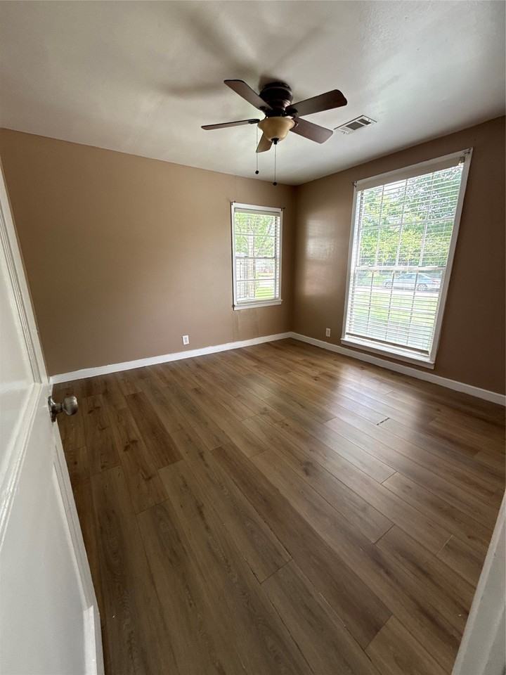 1607 Mcadams Ave - Photo 4 of 13