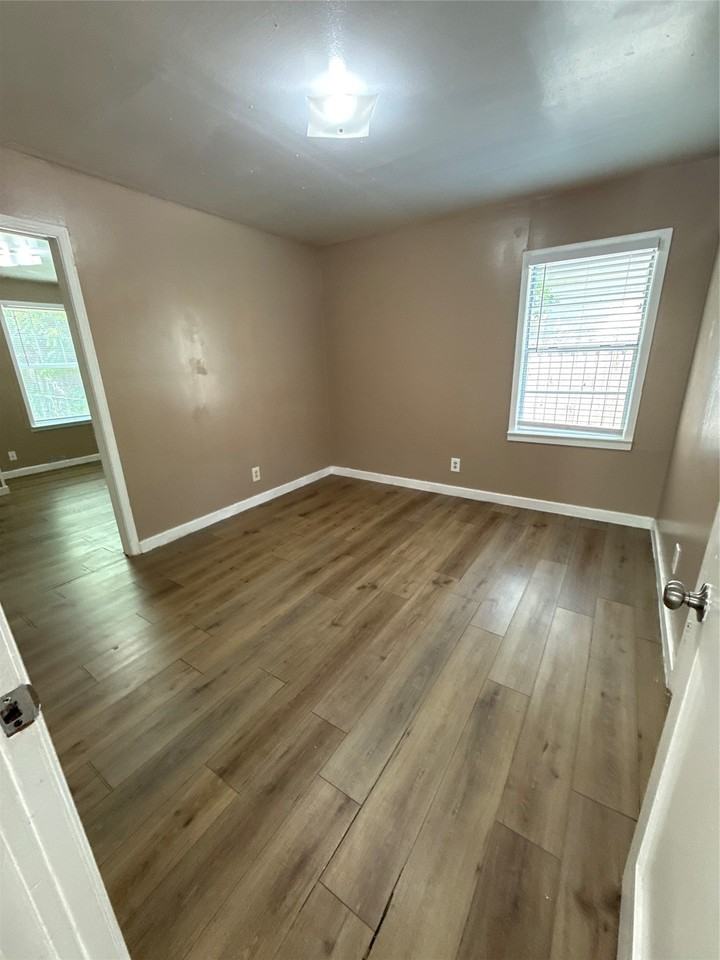 1607 Mcadams Ave - Photo 5 of 13