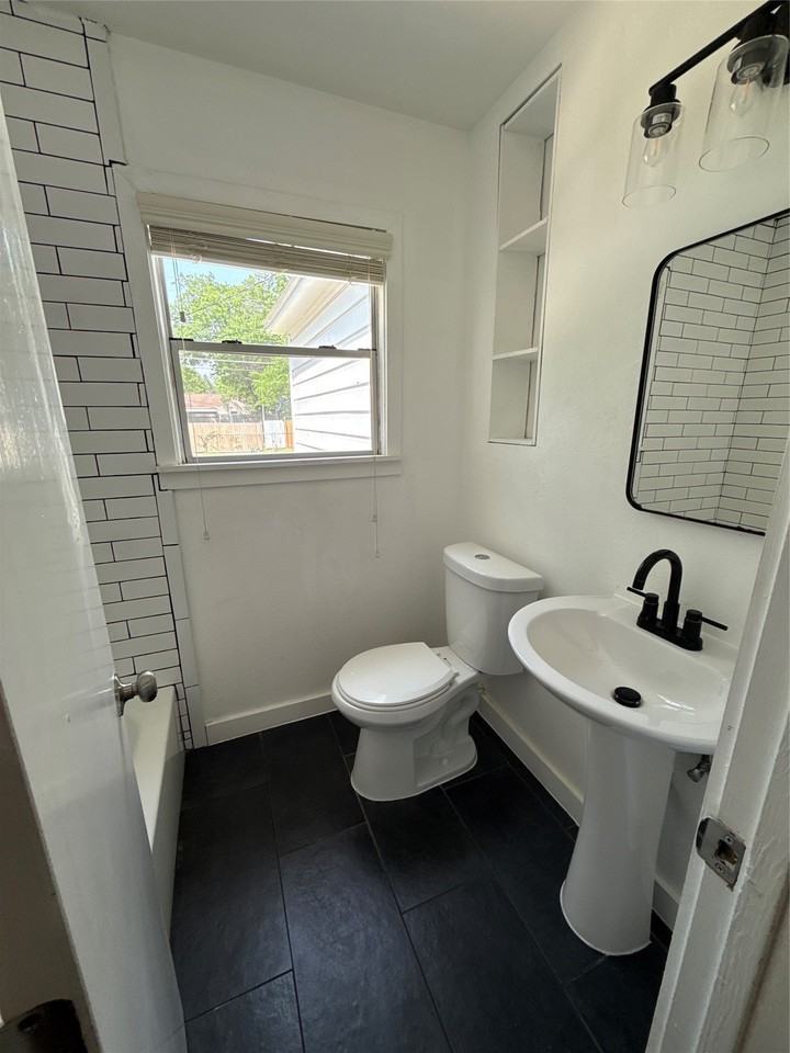 1607 Mcadams Ave - Photo 6 of 13