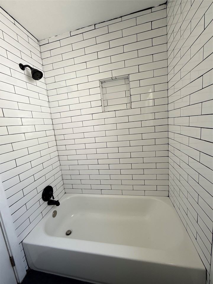 1607 Mcadams Ave - Photo 7 of 13
