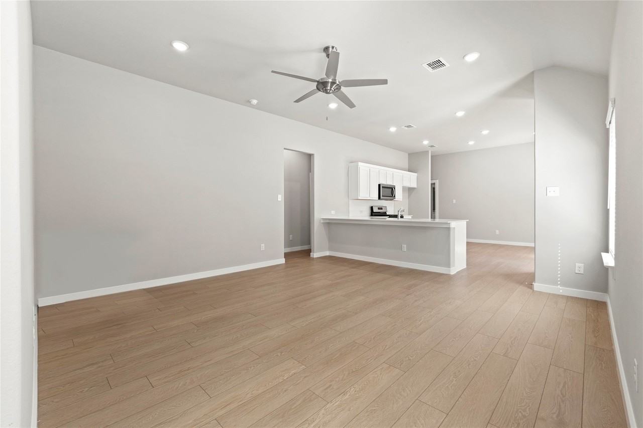 4005 High Valley Dr - Photo 3 of 18