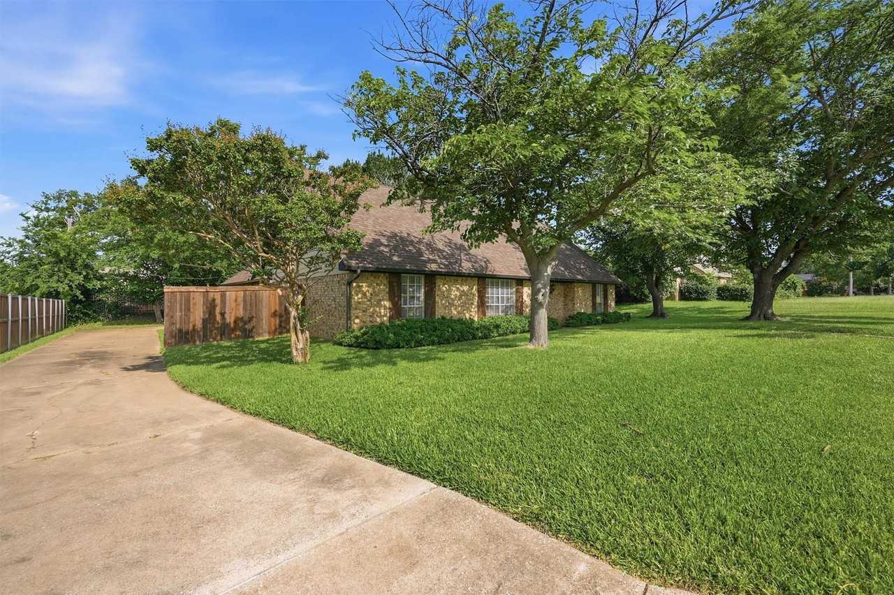 720 Blanton Dr - Photo 3 of 38
