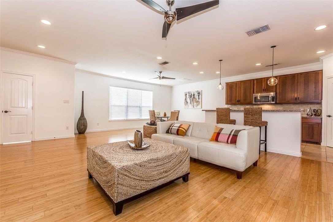 4415 Gennaro St - Photo 4 of 16